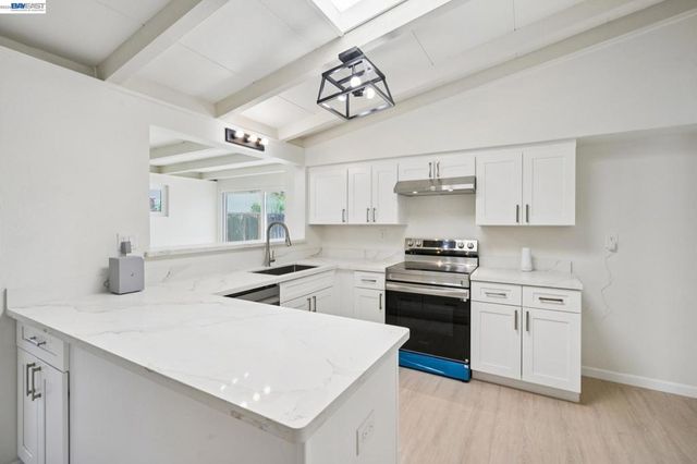 776 Poinciana St, Hayward