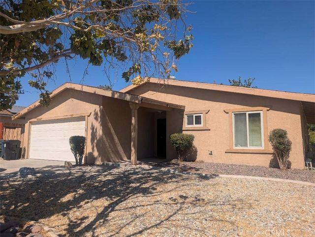 13887 Oakmont Drive, Victorville