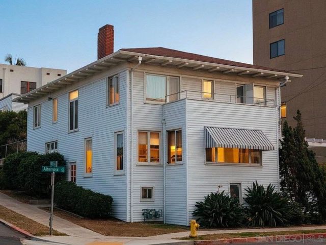 2561 Albatross St, San Diego