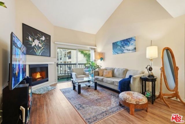 21450 Burbank Boulevard # 314, Woodland Hills