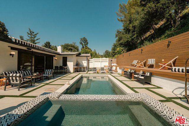3242 Berry Drive, Los Angeles