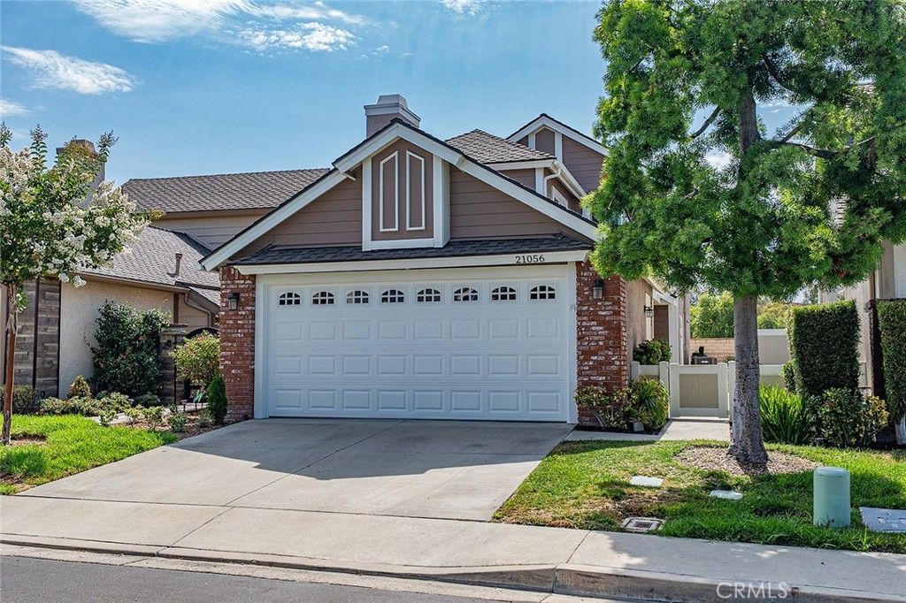 21056 Champlain, Lake Forest