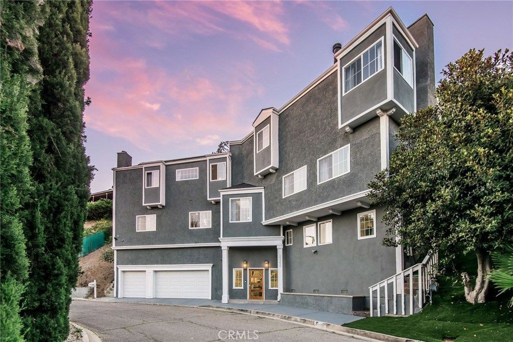 23200 Cass Avenue, Woodland Hills