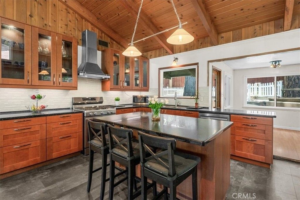 2170 Spring Oak, Running Springs