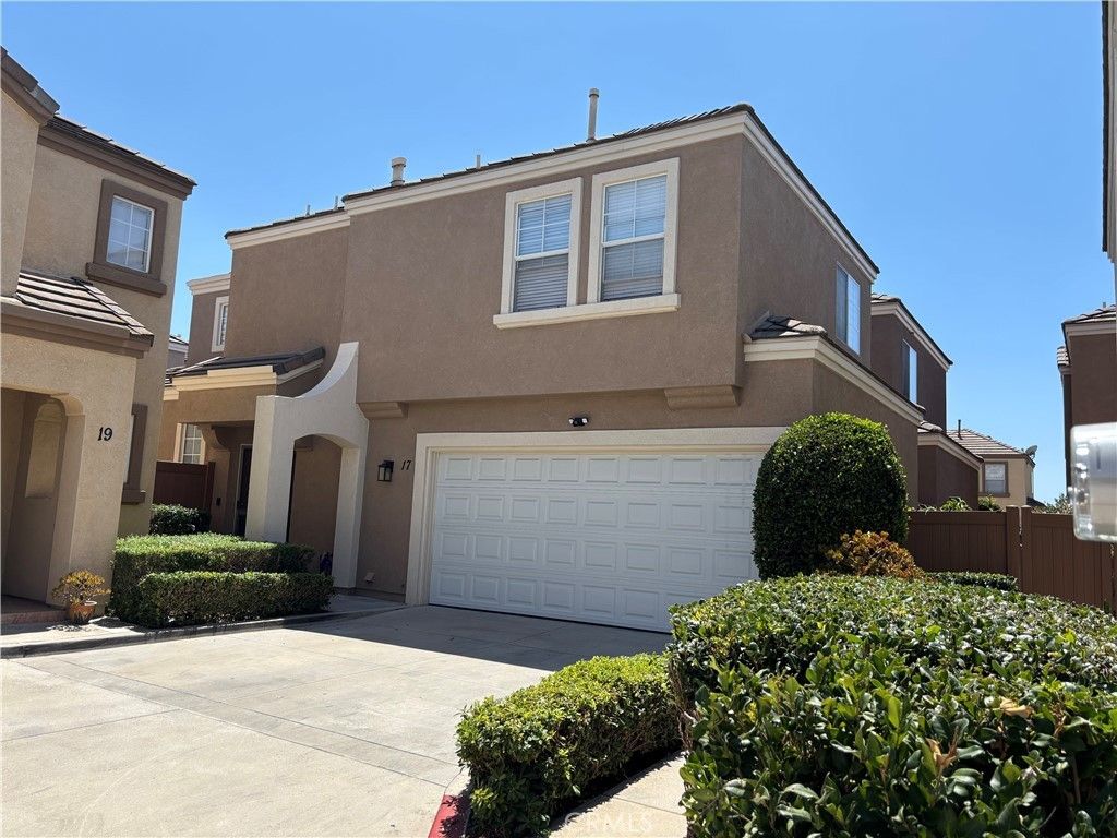 17 Rue Fontaine, Lake Forest
