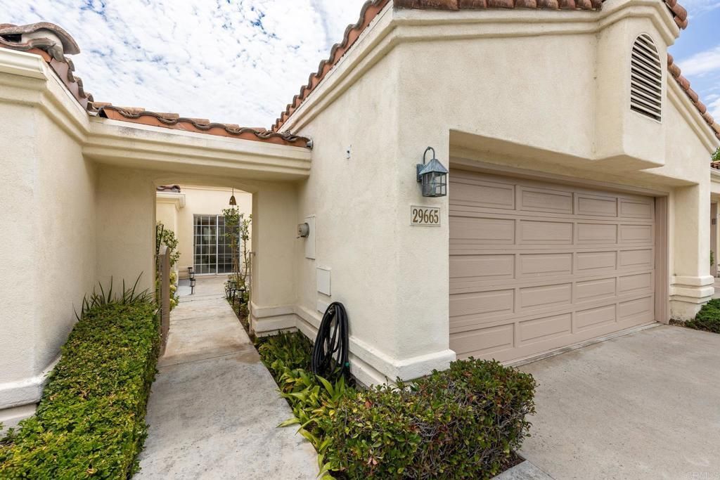 29665 Castle Creek Ln, Escondido
