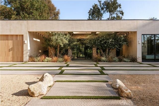 23338 Collins Street, Woodland Hills