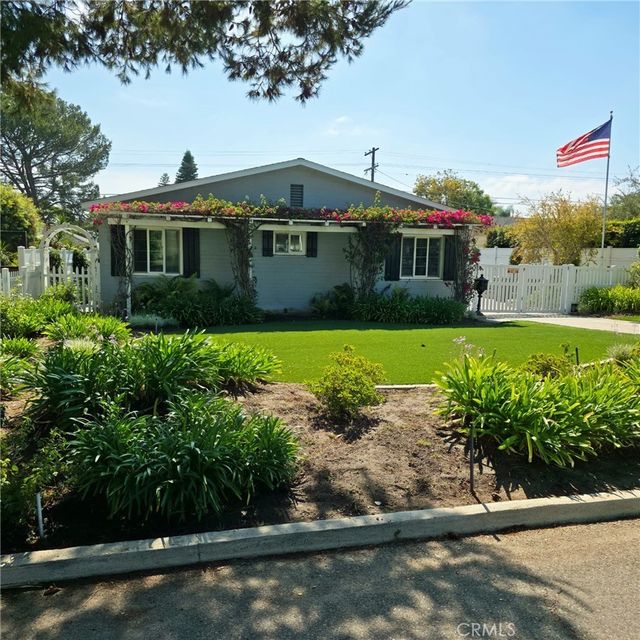 26340 Governor Avenue, Los Angeles