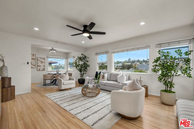 7203 Earldom Avenue, Los Angeles