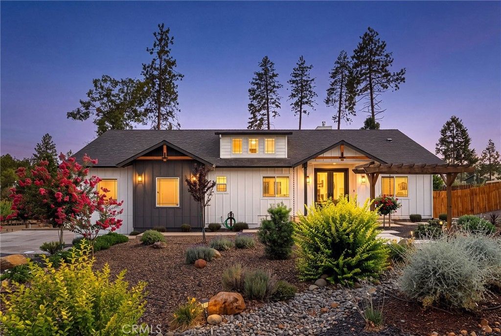 1458 Leafy Lane, Paradise