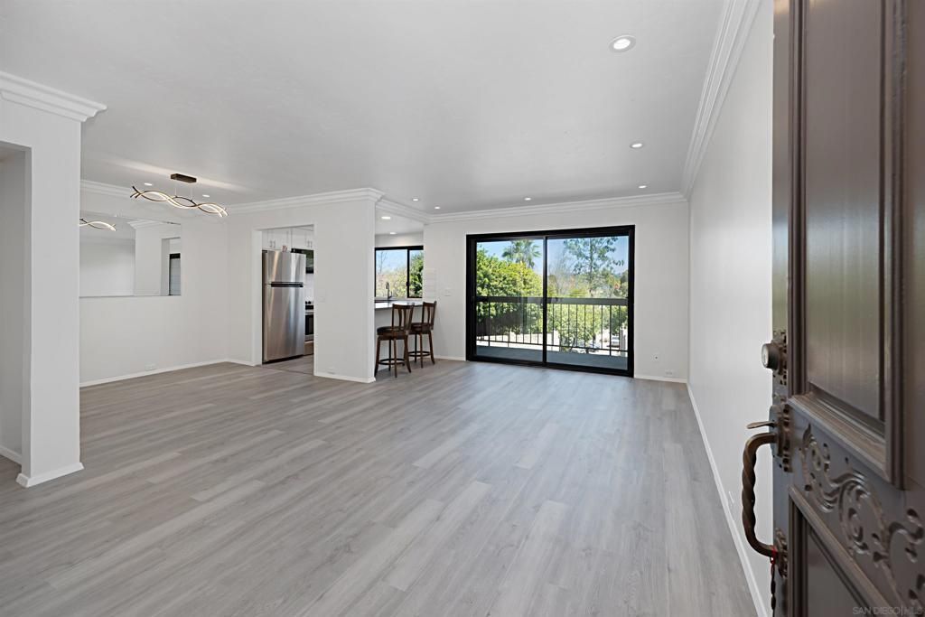 5125 Fontaine Street # 105, Del Cerro