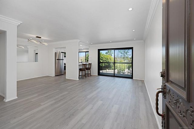 5125 Fontaine Street # 105, Del Cerro