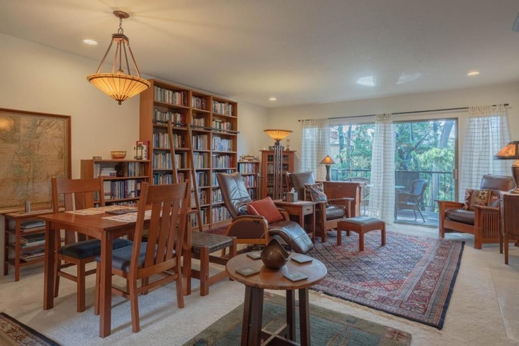 120 Del Mesa Carmel, Carmel
