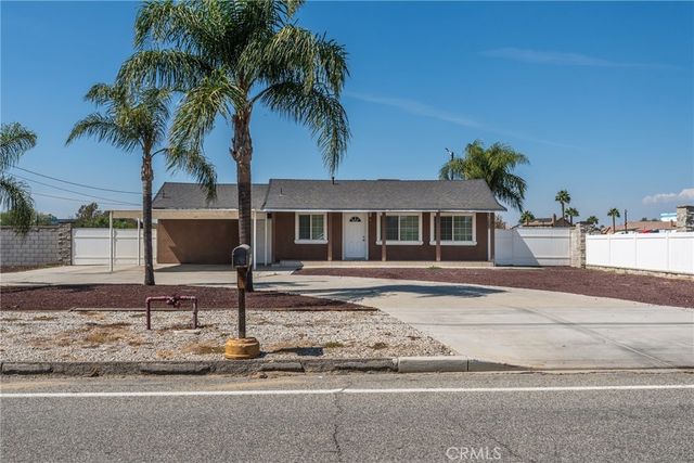 10674 Locust Avenue, Bloomington