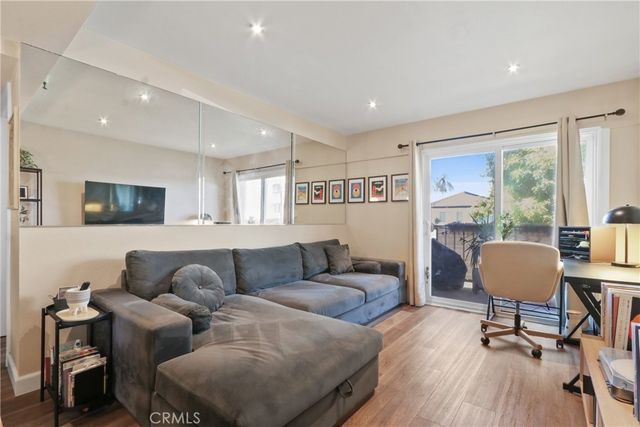460 Golden # 104, Long Beach