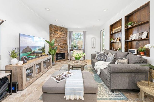 12366 Carmel Country Rd # 207, San Diego