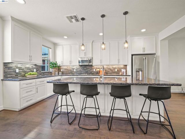 333 Basswood Cmn # 8, Livermore