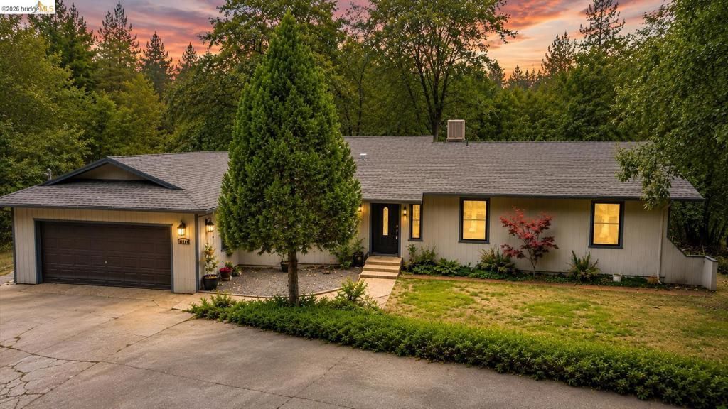 22100 Thunderbolt Dr., Sonora