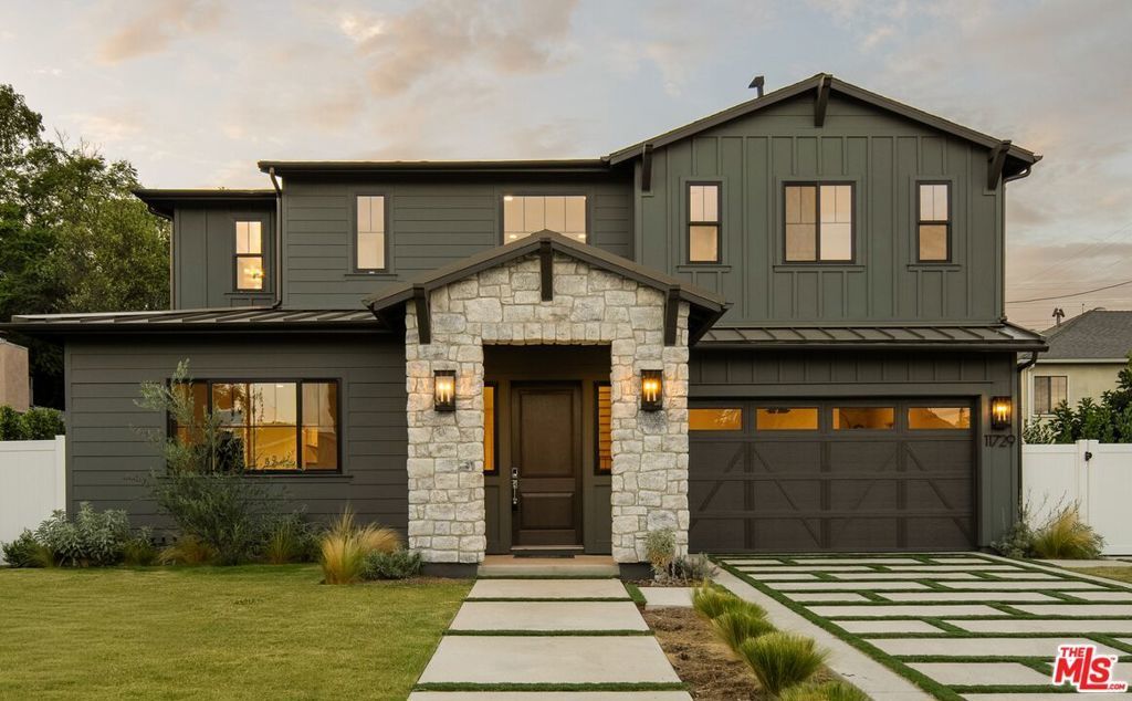 11729 Hartsook Street, Valley Village