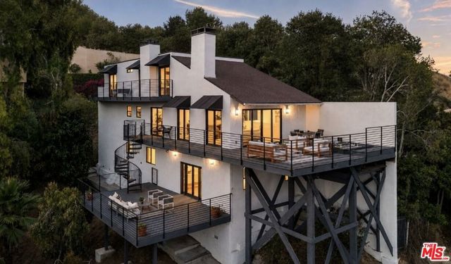 2967 Glendower Avenue, Los Angeles