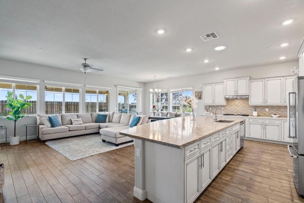 806 Fairywren Court, Lincoln