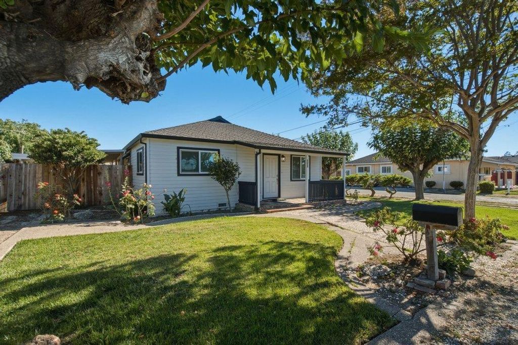 311 Santa Ana Road, Hollister