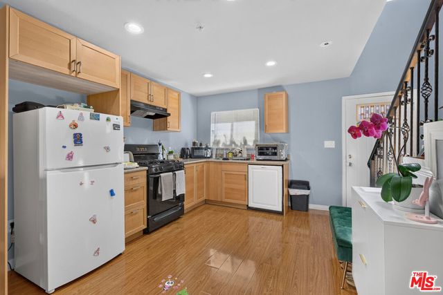 14618 Gilmore Street # 4, Los Angeles