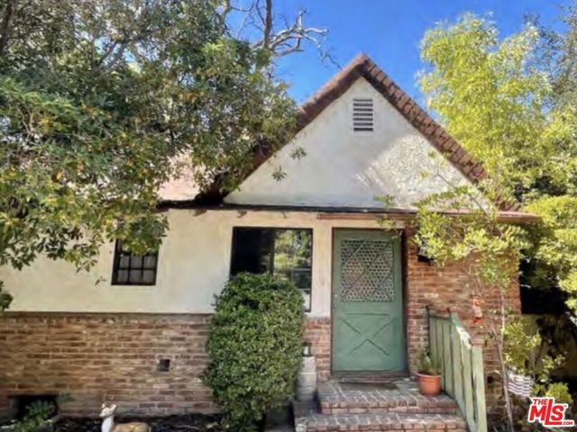 5019 Genesta Avenue, Encino
