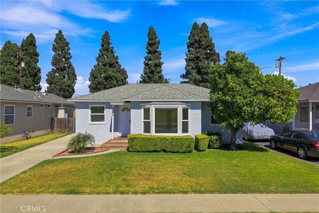 4312 Lomina, Lakewood