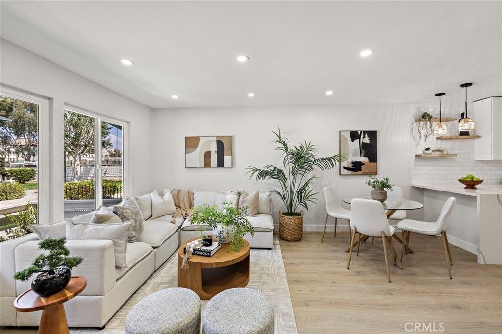 108 Danbury, Costa Mesa