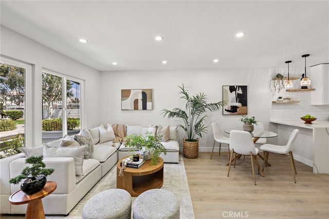 108 Danbury, Costa Mesa