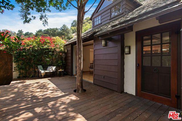 2030 Benedict Canyon Drive, Los Angeles