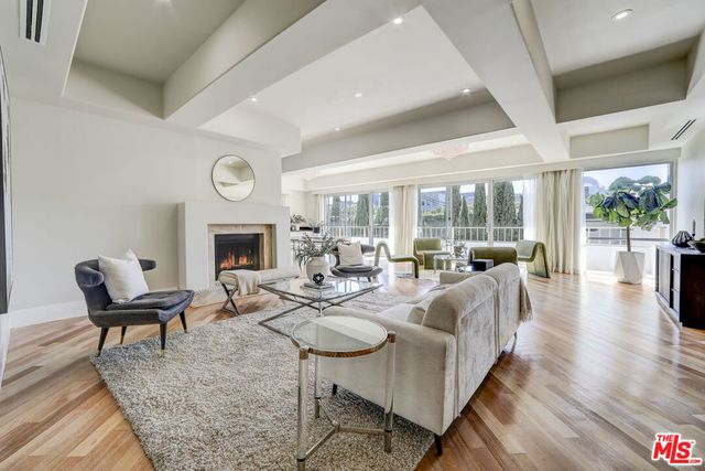 339 N Palm Drive # 201, Beverly Hills