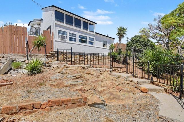 2610 Helix St., Spring Valley