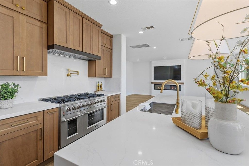 615 Brianna, Corona