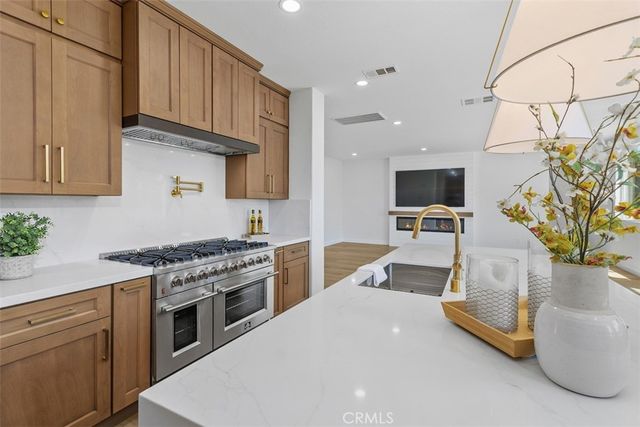 615 Brianna, Corona