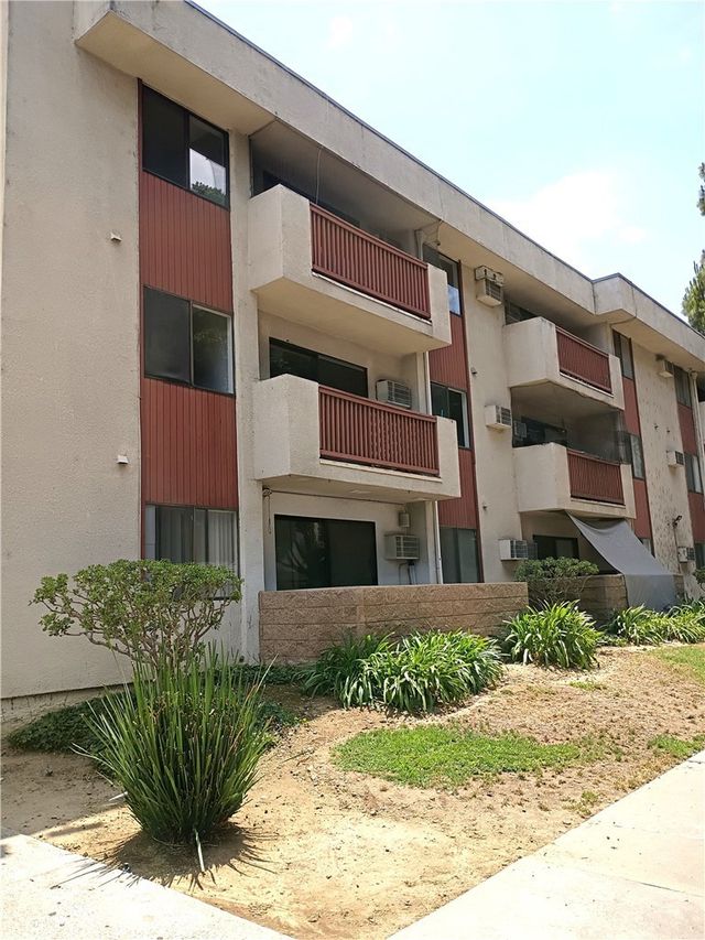 20234 Cantara # 214, Winnetka