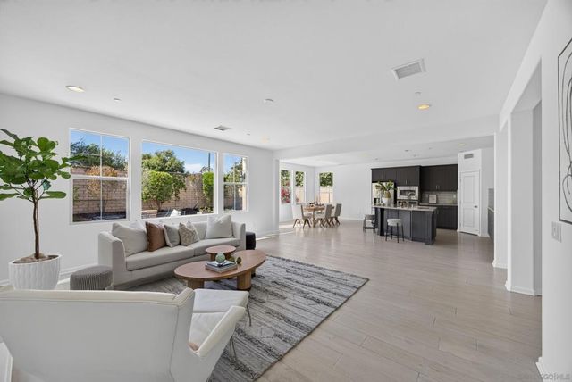 13516 Peach Tree Way, San Diego