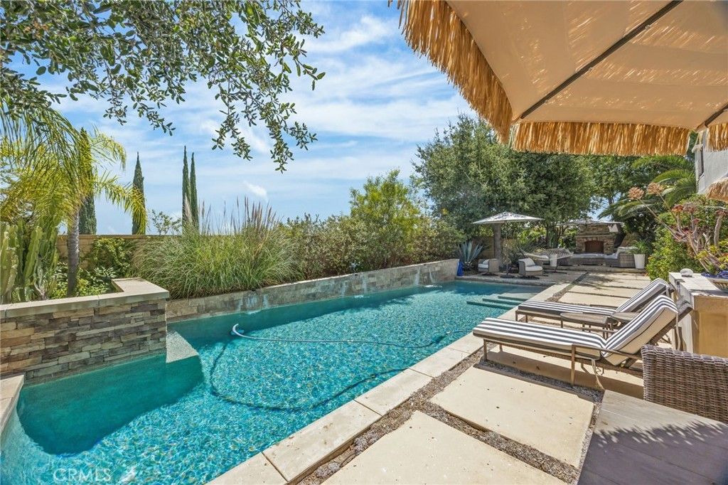 8394 Renwick, Corona