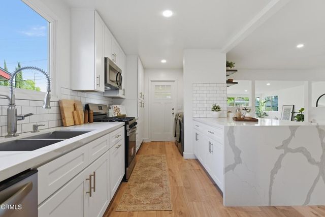 22718 Cantlay Street, Los Angeles