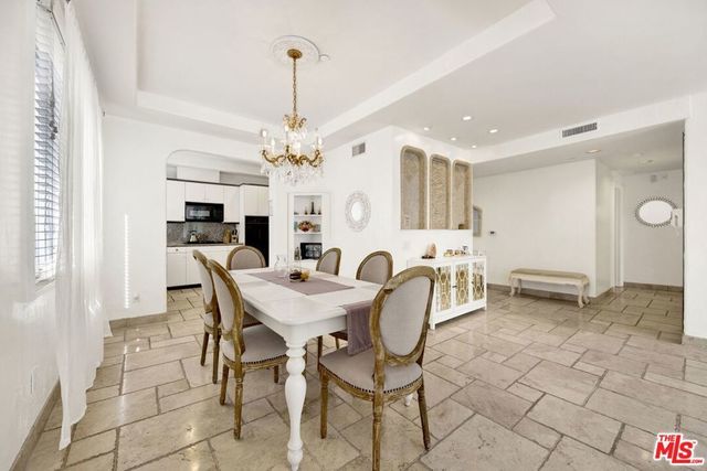 11952 Montana Avenue # 303, Los Angeles