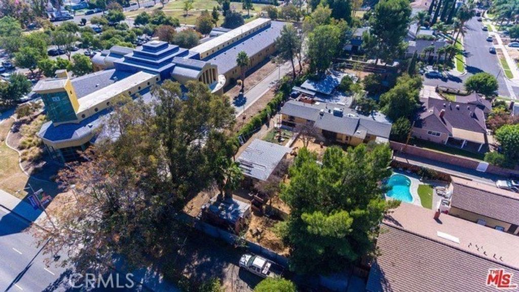 16326 Nordhoff Street, North Hills