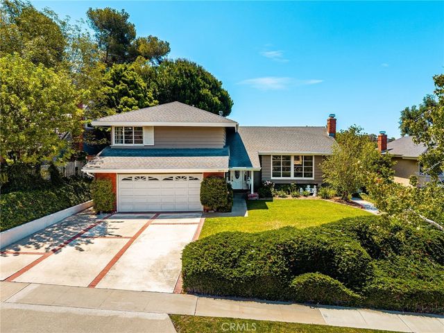 1877 Swan Circle, Costa Mesa