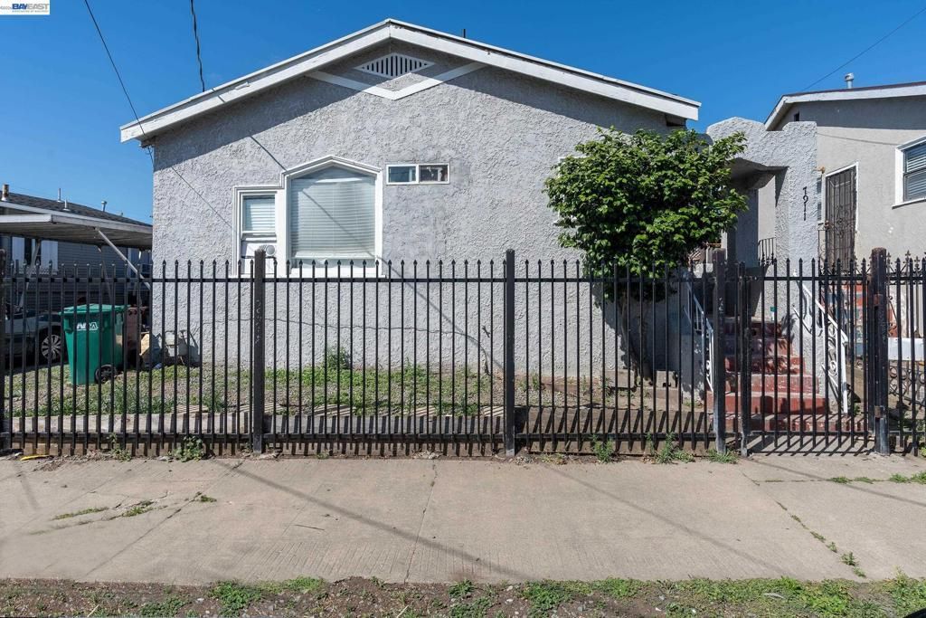 7911 Holly Street, Oakland