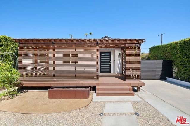 5526 Greenbush Avenue, Los Angeles