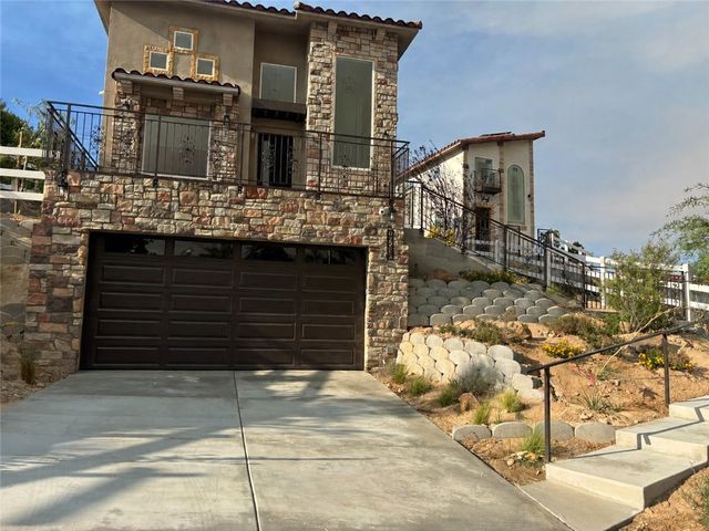 16620 Forrest Avenue, Victorville