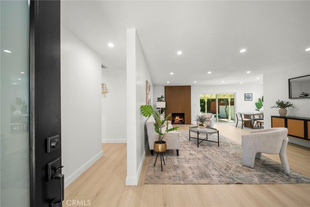 16507 Calahan, North Hills
