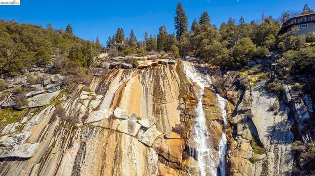 22148 Crystal Falls Dr. West, Sonora