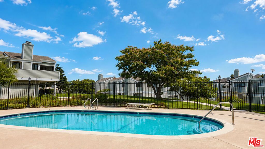 27066 Hidaway Avenue # 4, Santa Clarita
