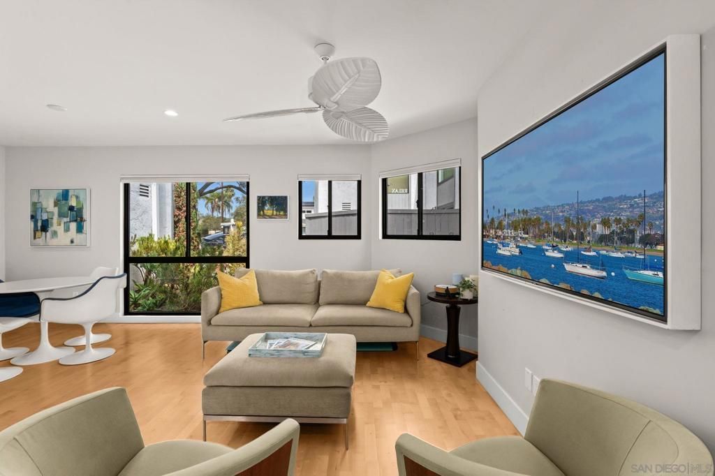 909 Olive Ave, Coronado